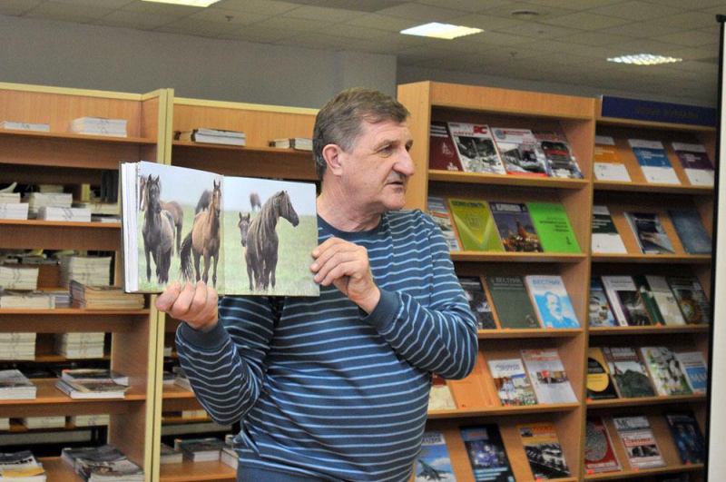 Оренбургский фотохудожник рассказал о своей книге студентам